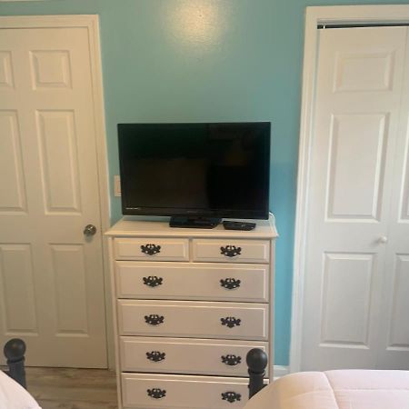 Cheerful Two Bedroom House 1.5 Miles From Beach. 미를 비치 외부 사진