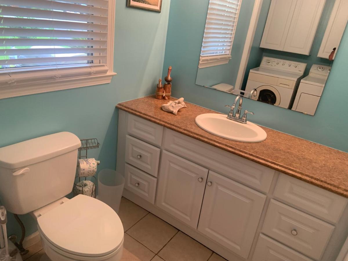 Cheerful Two Bedroom House 1.5 Miles From Beach. 미를 비치 외부 사진