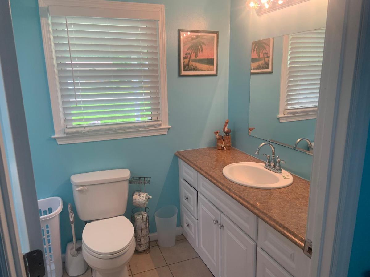 Cheerful Two Bedroom House 1.5 Miles From Beach. 미를 비치 외부 사진